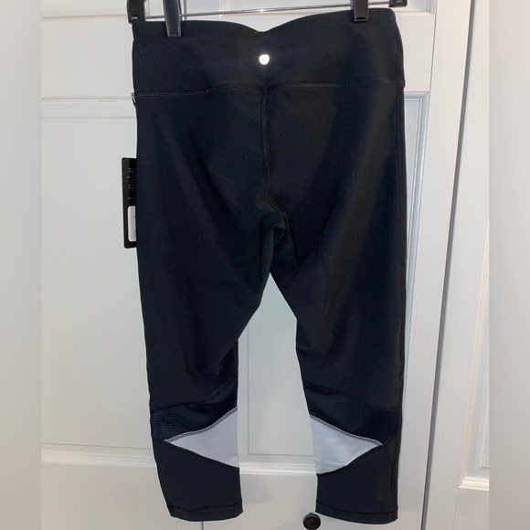 90 Degree by Reflex Capri Leggings - Picture 3 of 5